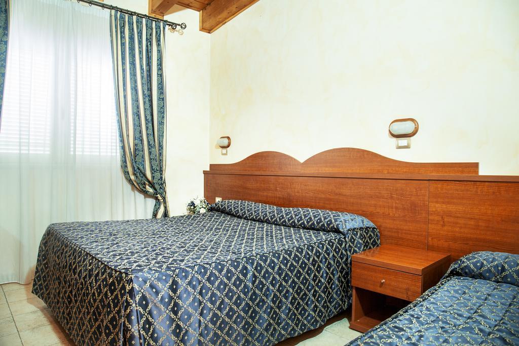Camp'S Hotel Colonna ภายนอก รูปภาพ